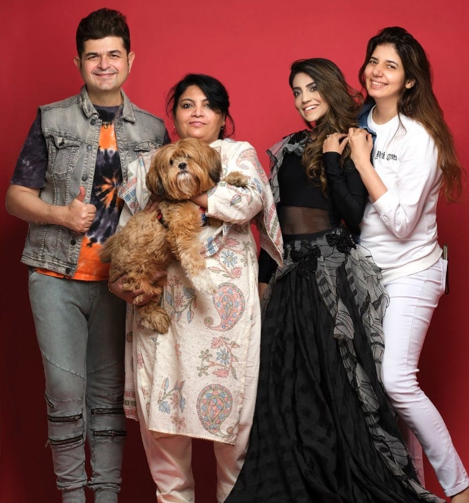Post 9 by Afreen Rahat on Instagram (image)