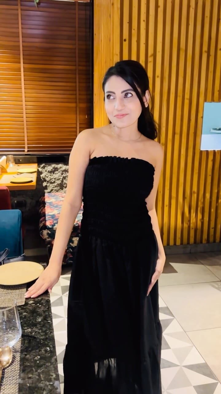 Post 1 by Afreen Rahat on Instagram (video)