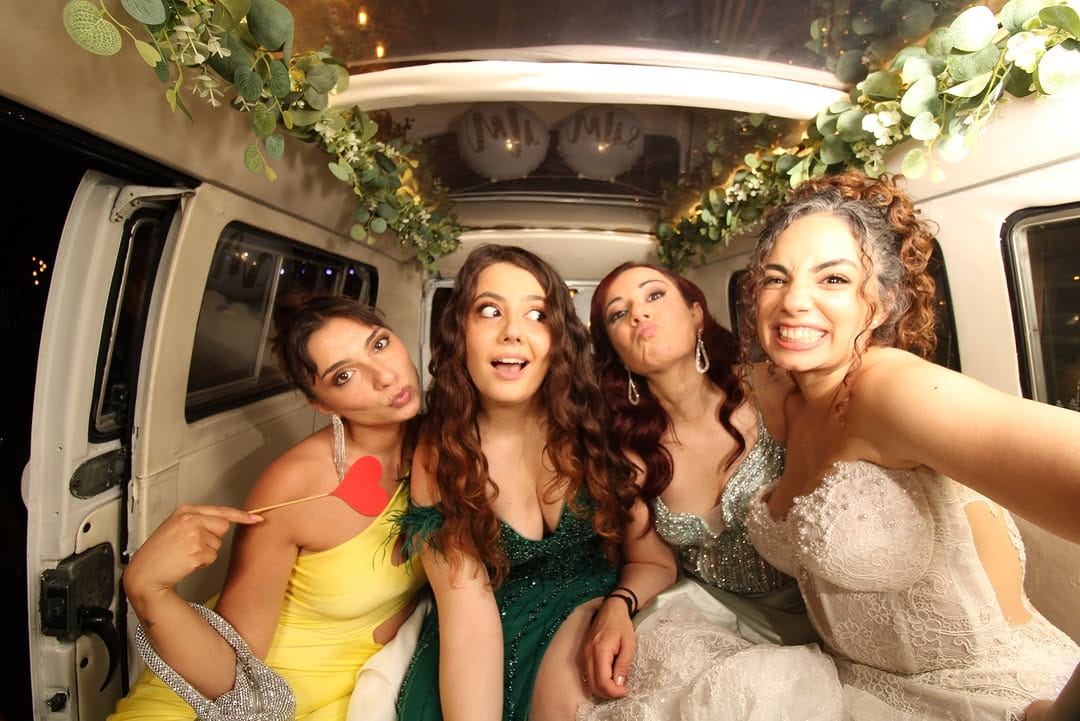 Post 2 by 𝑺𝒕𝒆𝒑𝒉𝒂𝒏𝒊𝒆 𝑪𝒉𝒂𝒓𝒂𝒍𝒂𝒎𝒃𝒐𝒖𝒔 on Instagram (carousel)