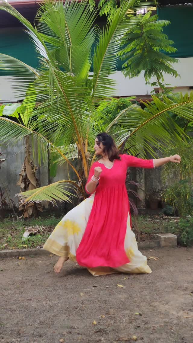 Post 4 by Sowmya Menon on Instagram (video)