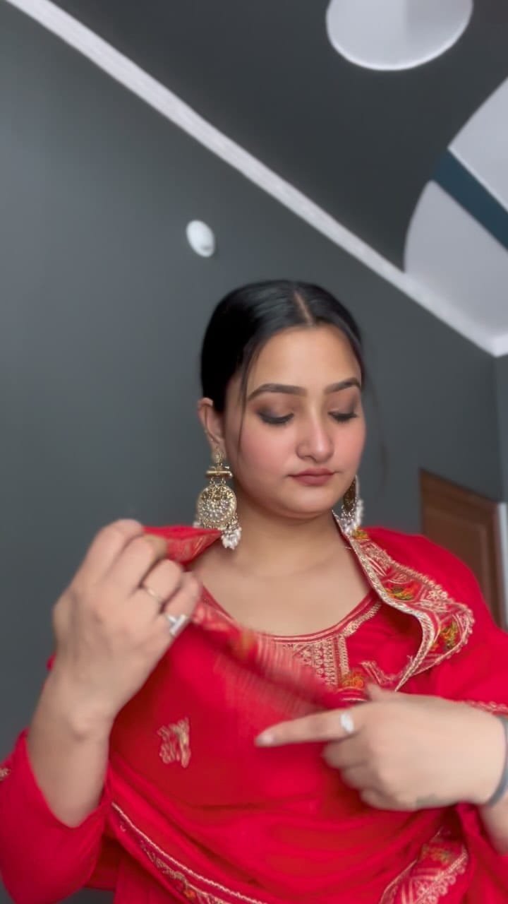 Post 9 by Mahi Rawat on Instagram (video)