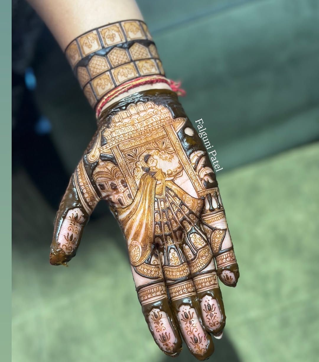 Post 1 by Falguni Patel / Bridal Mehndi specialist on Instagram (image)