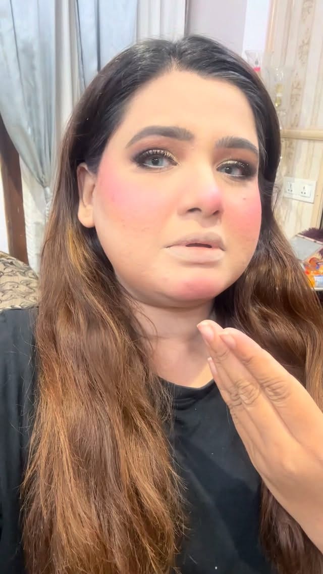 Post 4 by 𝙐𝙣𝙞𝙨𝙝𝙖 𝙈𝙞𝙧𝙯𝙖 💄 on Instagram (video)