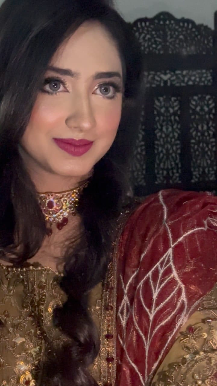 Post 10 by 𝙐𝙣𝙞𝙨𝙝𝙖 𝙈𝙞𝙧𝙯𝙖 💄 on Instagram (video)