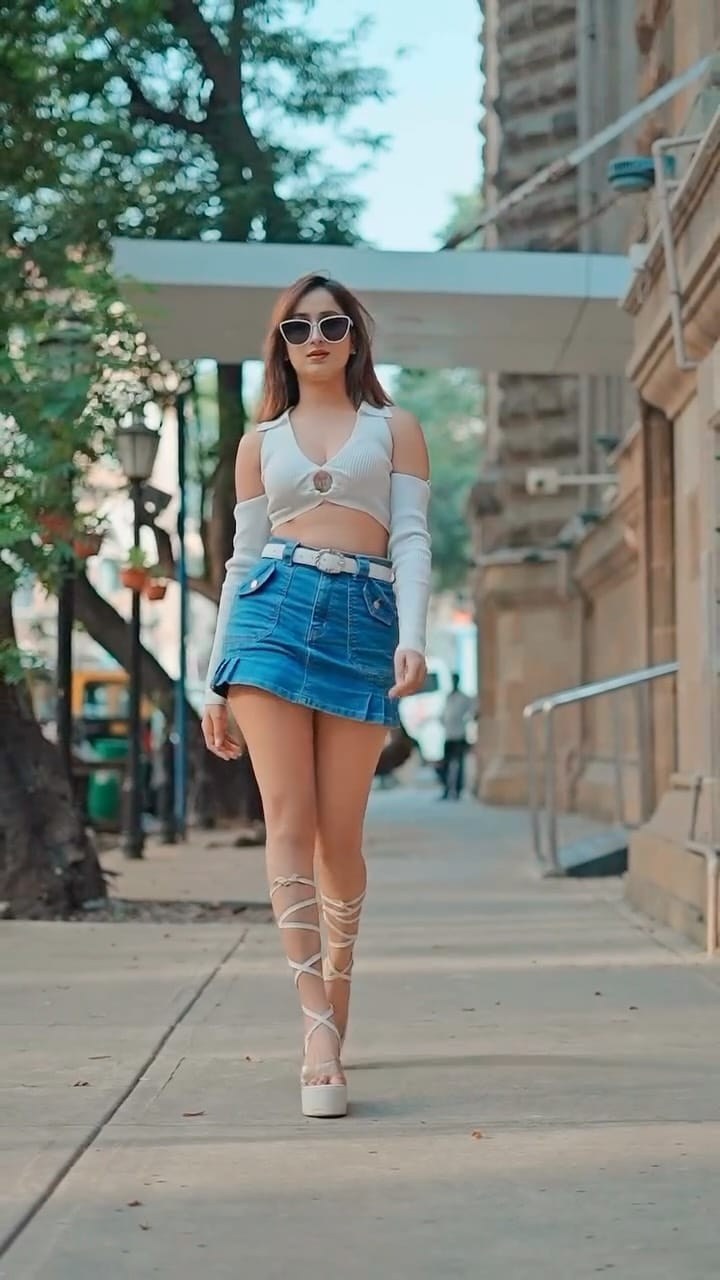 Post 8 by Ezzy Fizzy on Instagram (video)