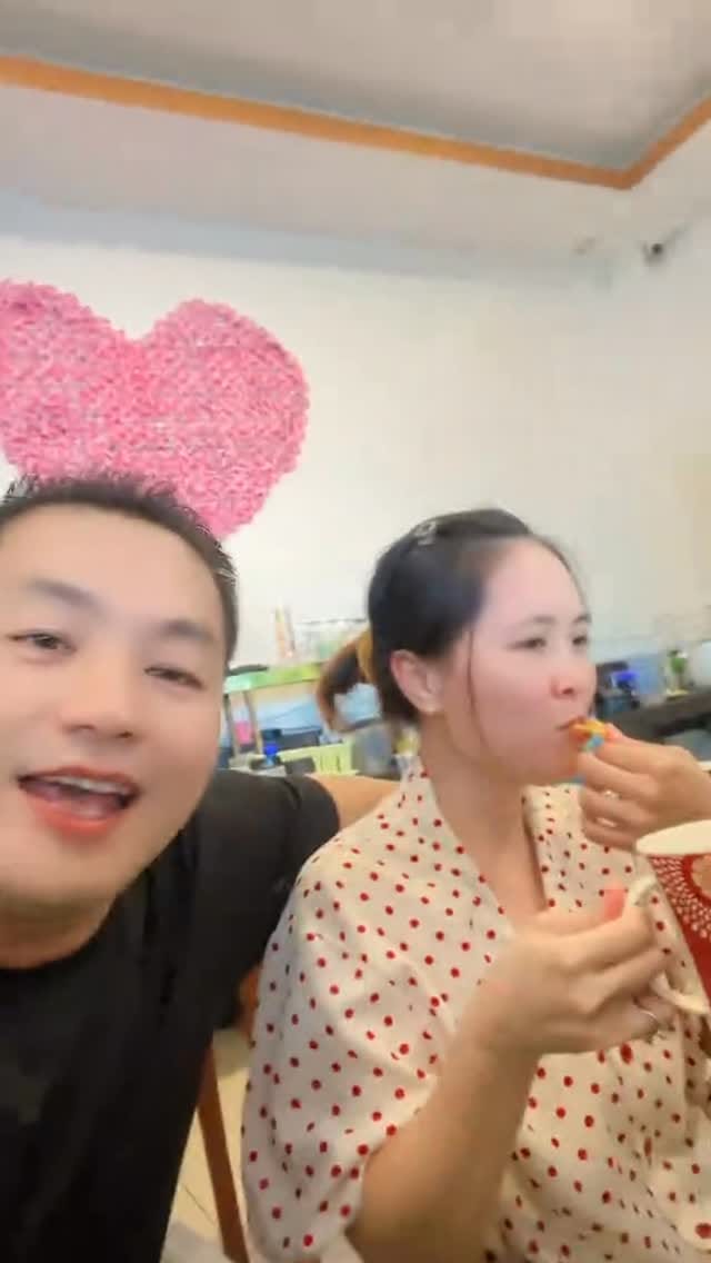 Post 5 by Sranang Nieuws on Instagram (video)