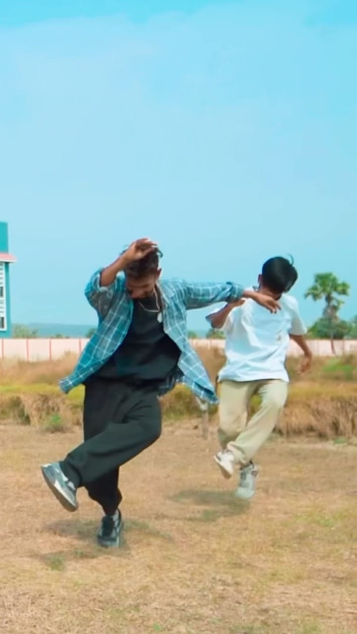 Post 2 by 𝐇𝐢𝐫𝐚 𝐬𝐚𝐡𝐚 on Instagram (video)