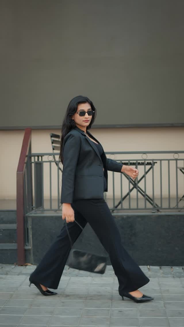 Post 3 by Khushi Agarwal on Instagram (video)