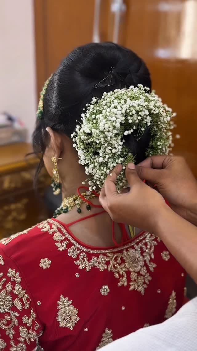 Post 8 by F A T I M A   K H A N  | Makeup Artist on Instagram (video)