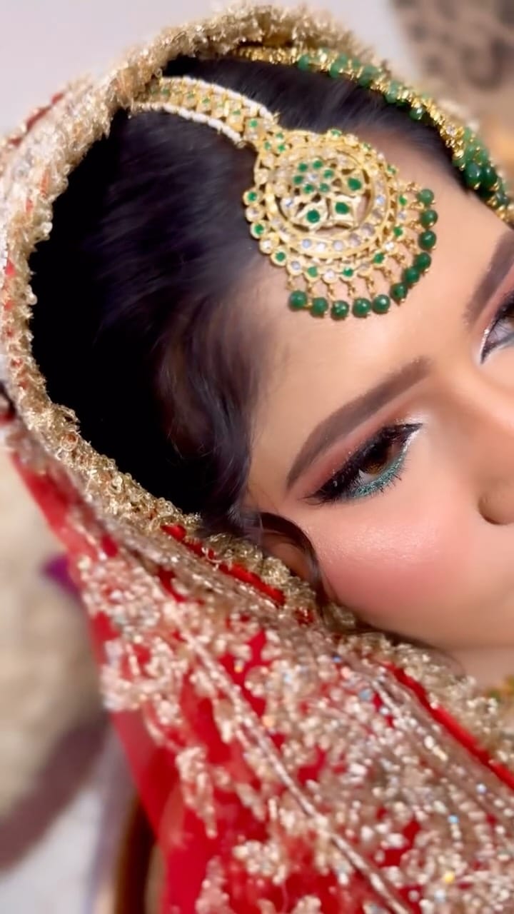 Post 6 by F A T I M A   K H A N  | Makeup Artist on Instagram (video)
