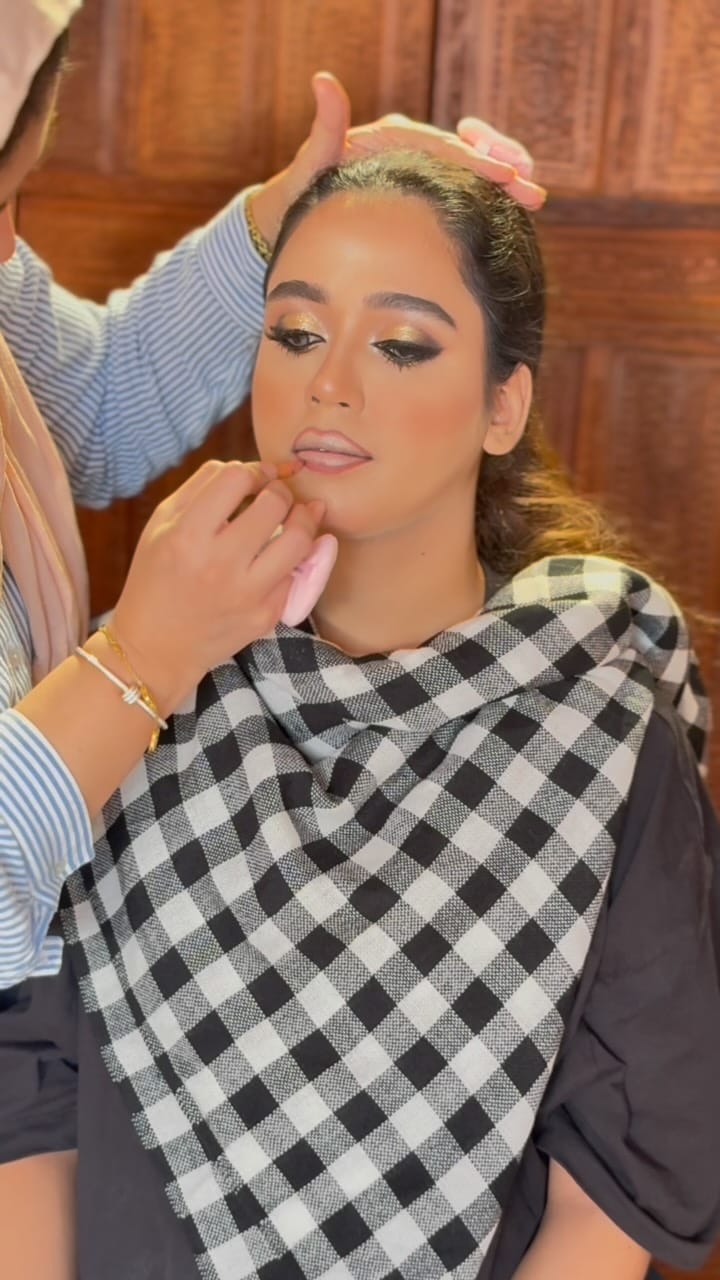 Post 4 by F A T I M A   K H A N  | Makeup Artist on Instagram (video)