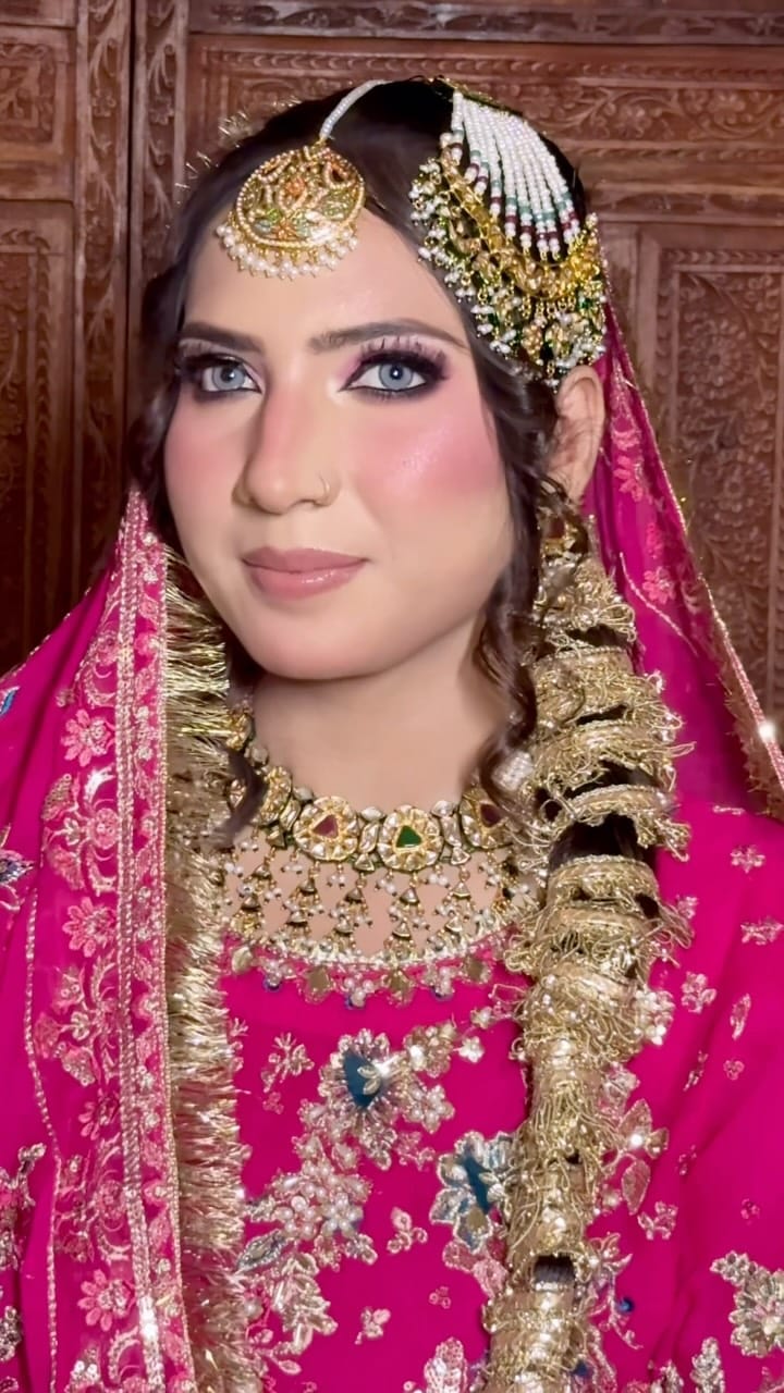 Post 3 by F A T I M A   K H A N  | Makeup Artist on Instagram (video)