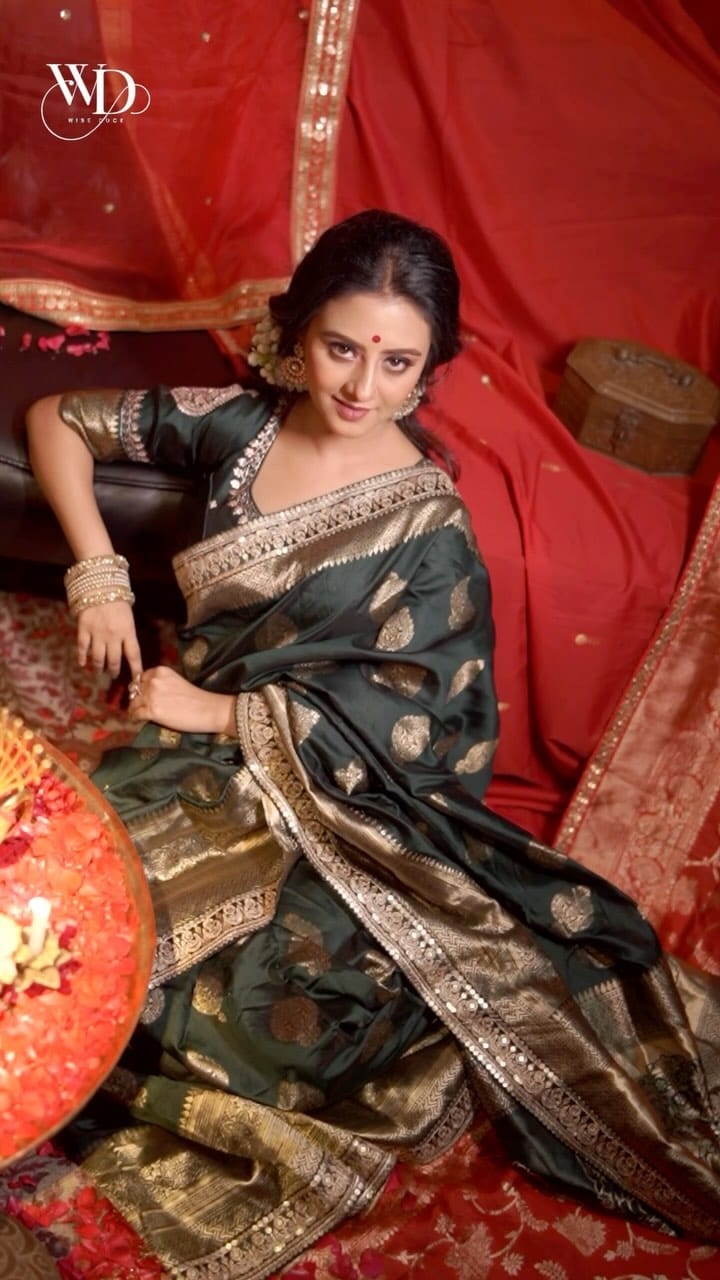 Post 9 by Manali Manisha Dey on Instagram (video)