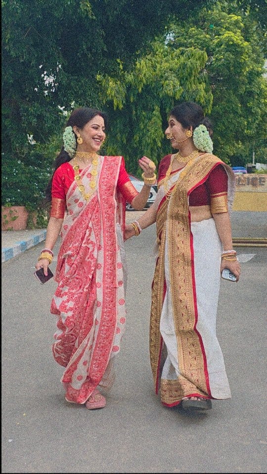 Post 2 by Manali Manisha Dey on Instagram (video)