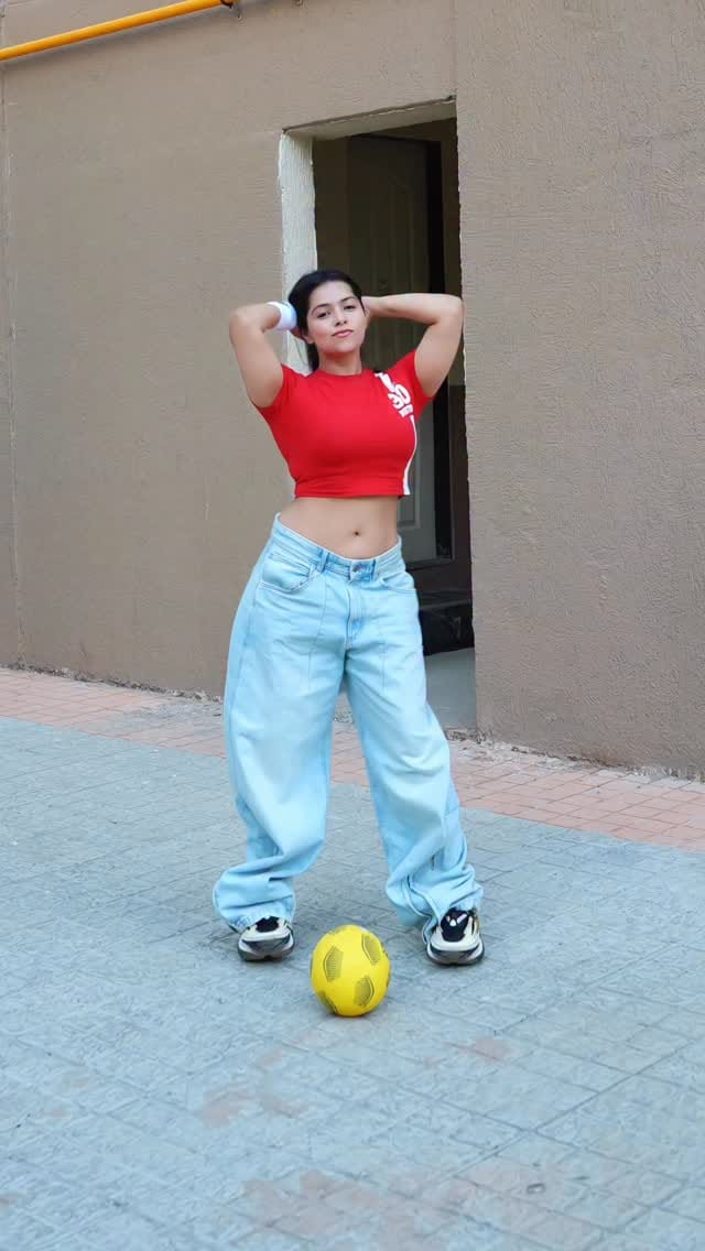 Post 3 by Shubhangi Jaiswal on Instagram (video)