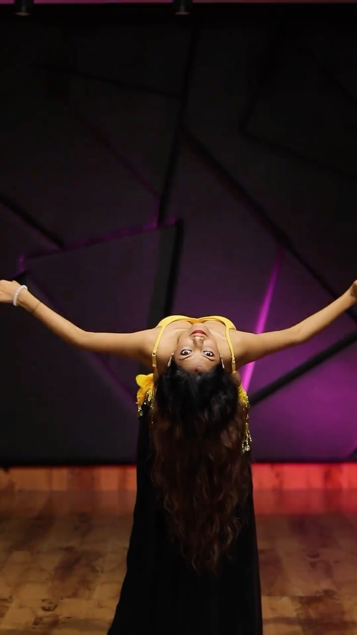 Post 9 by Niharika Singh Chadha AKA The Flutter Queen on Instagram (video)