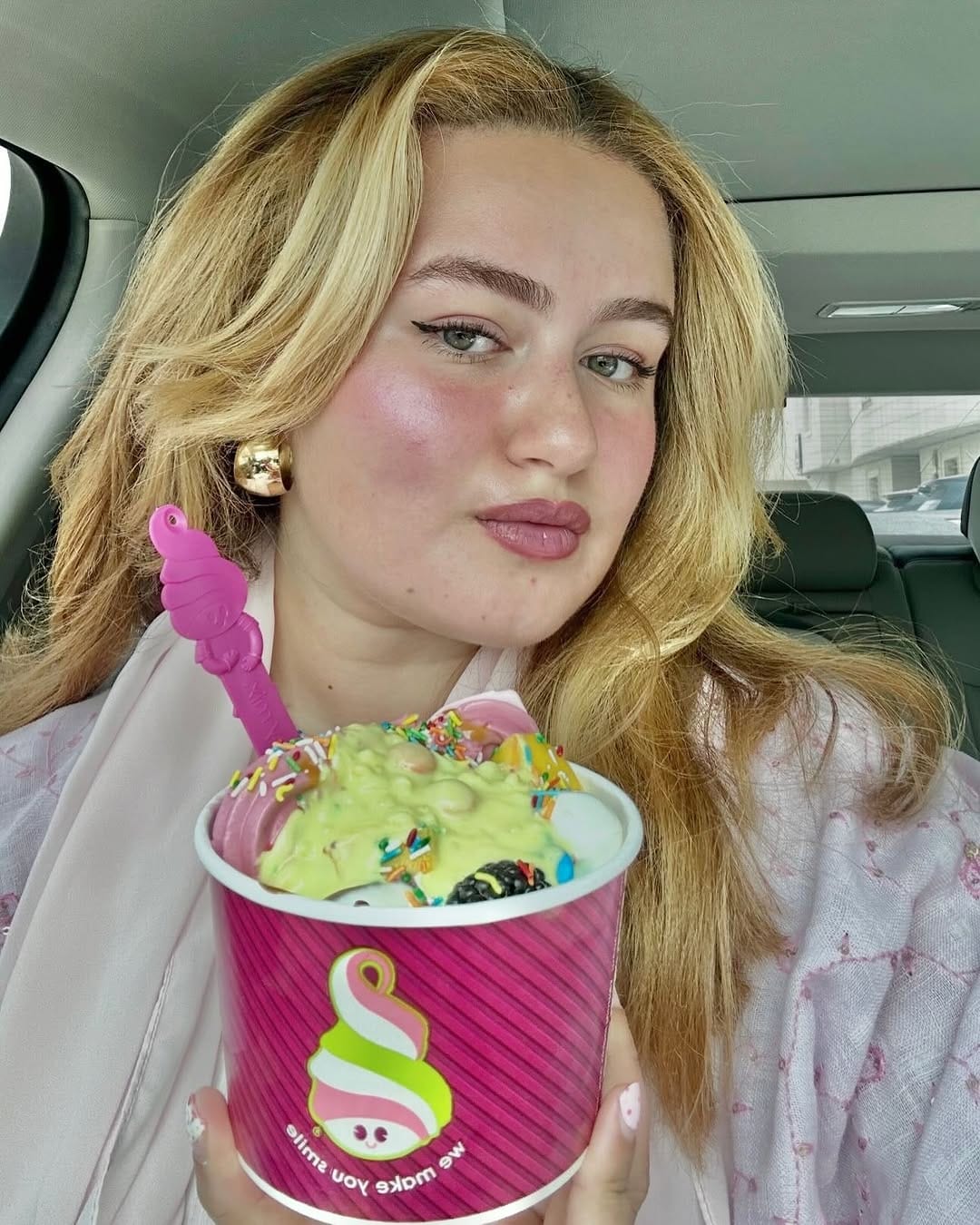 Post 4 by 𝓑𝓸𝓼𝓫𝓸𝓼 🍭🥥🥭|  Travel, fashion, food, lifestyle on Instagram (carousel)