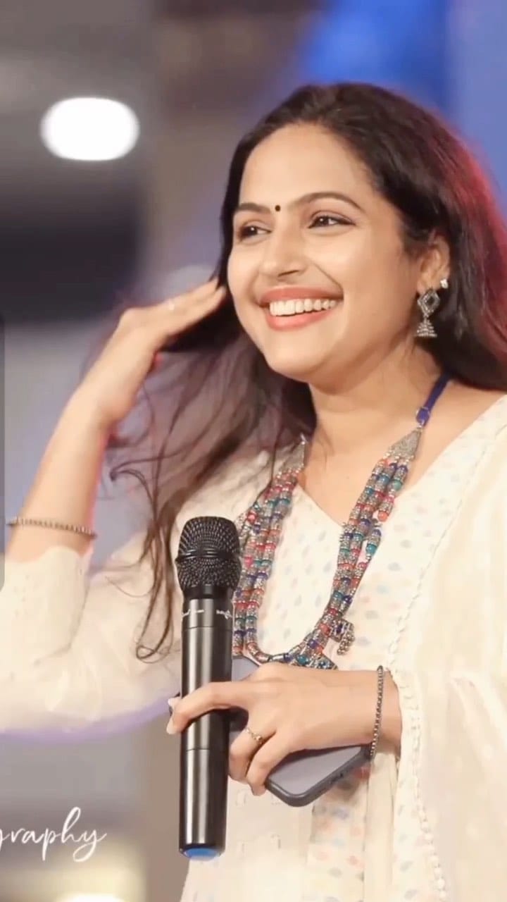 Post 10 by Vijitha Vijayakumar on Instagram (video)