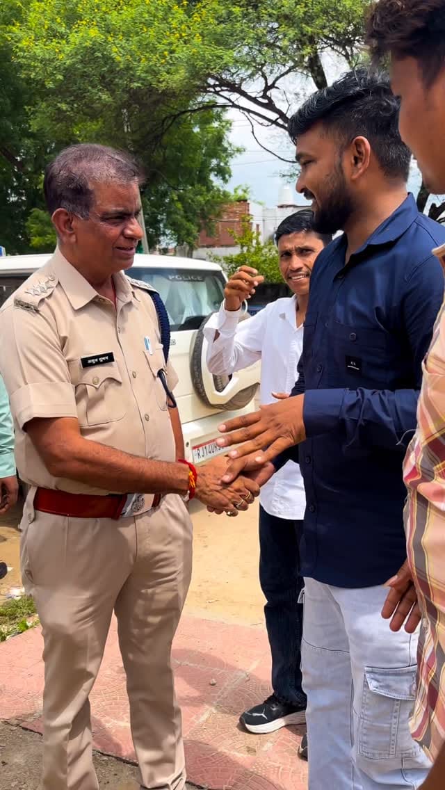 Post 9 by Sarpmitra Neeraj Prajapat on Instagram (video)