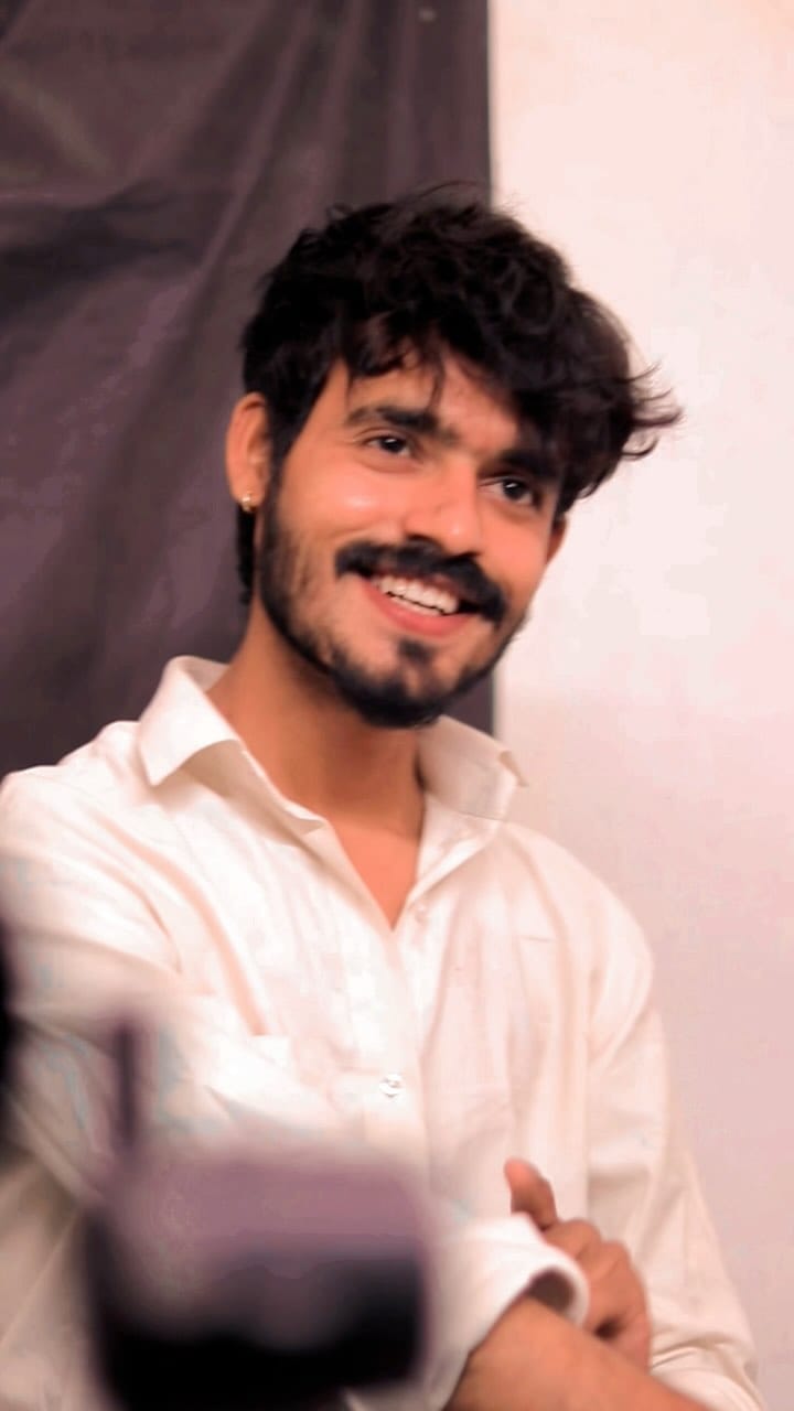 Post 10 by MAHIR JOSHI on Instagram (video)