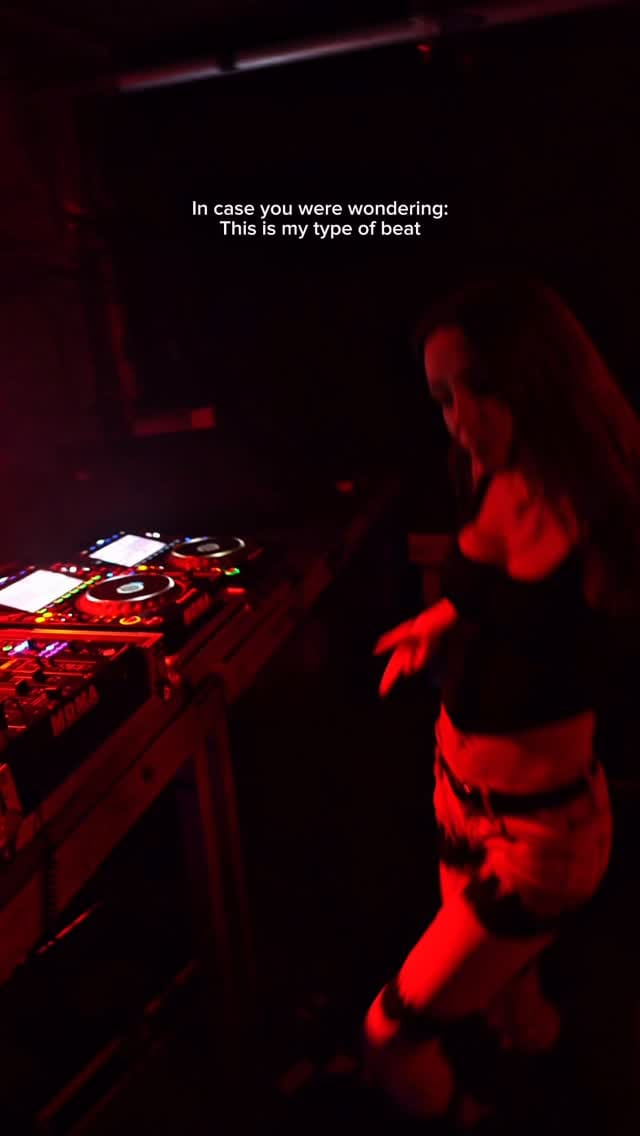 Post 4 by ESTASIA | DJ & Producer on Instagram (video)