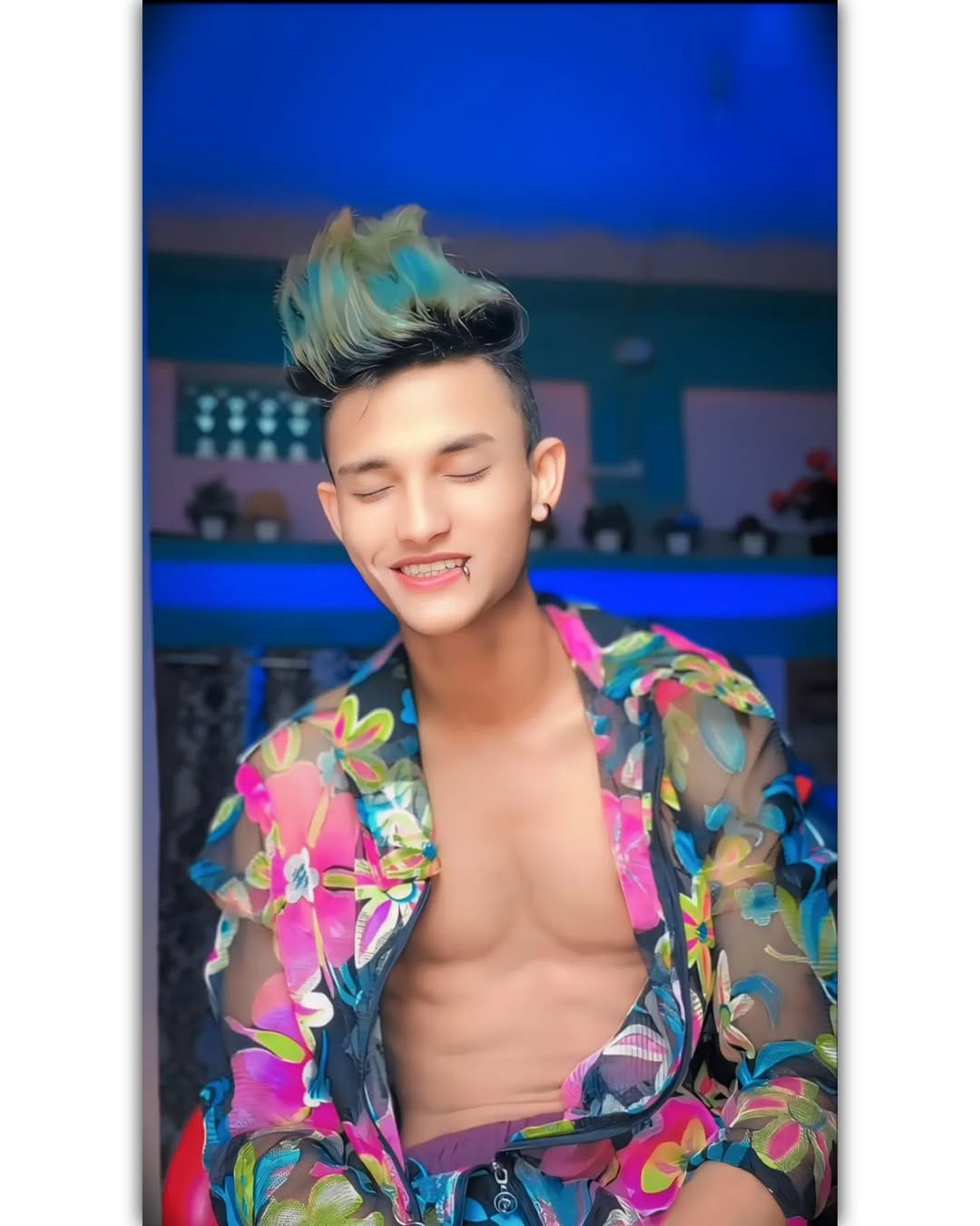 Post 10 by 𝐑𝐨𝐛𝐞 𝐌𝐮𝐣𝐚𝐡𝐢𝐝❦ on Instagram (image)