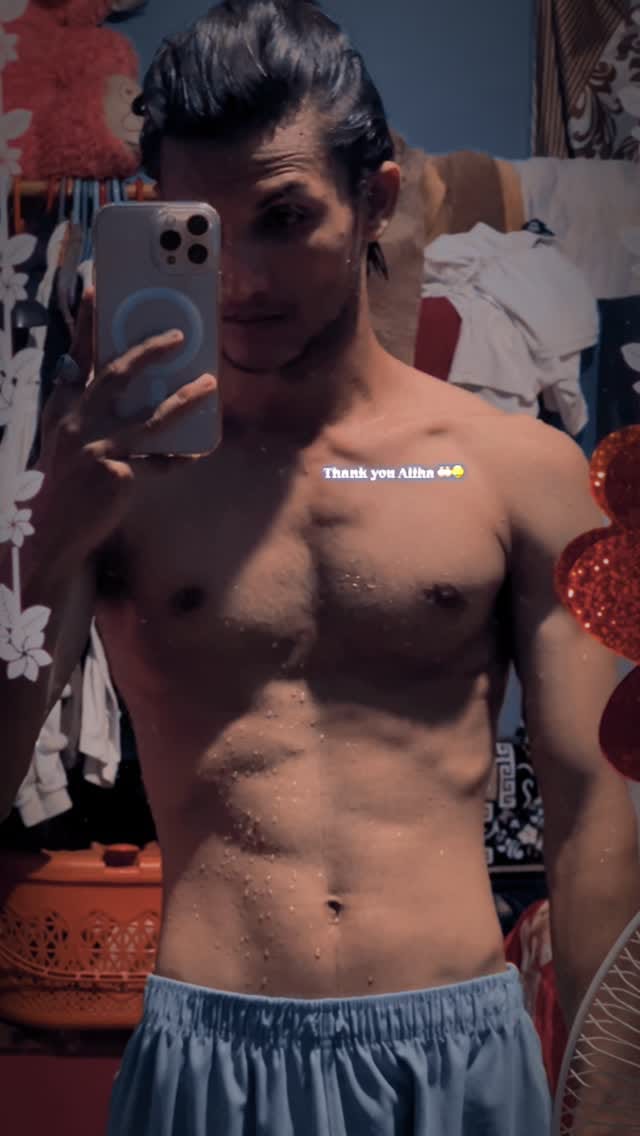 Post 7 by 𝐑𝐨𝐛𝐞 𝐌𝐮𝐣𝐚𝐡𝐢𝐝❦ on Instagram (video)