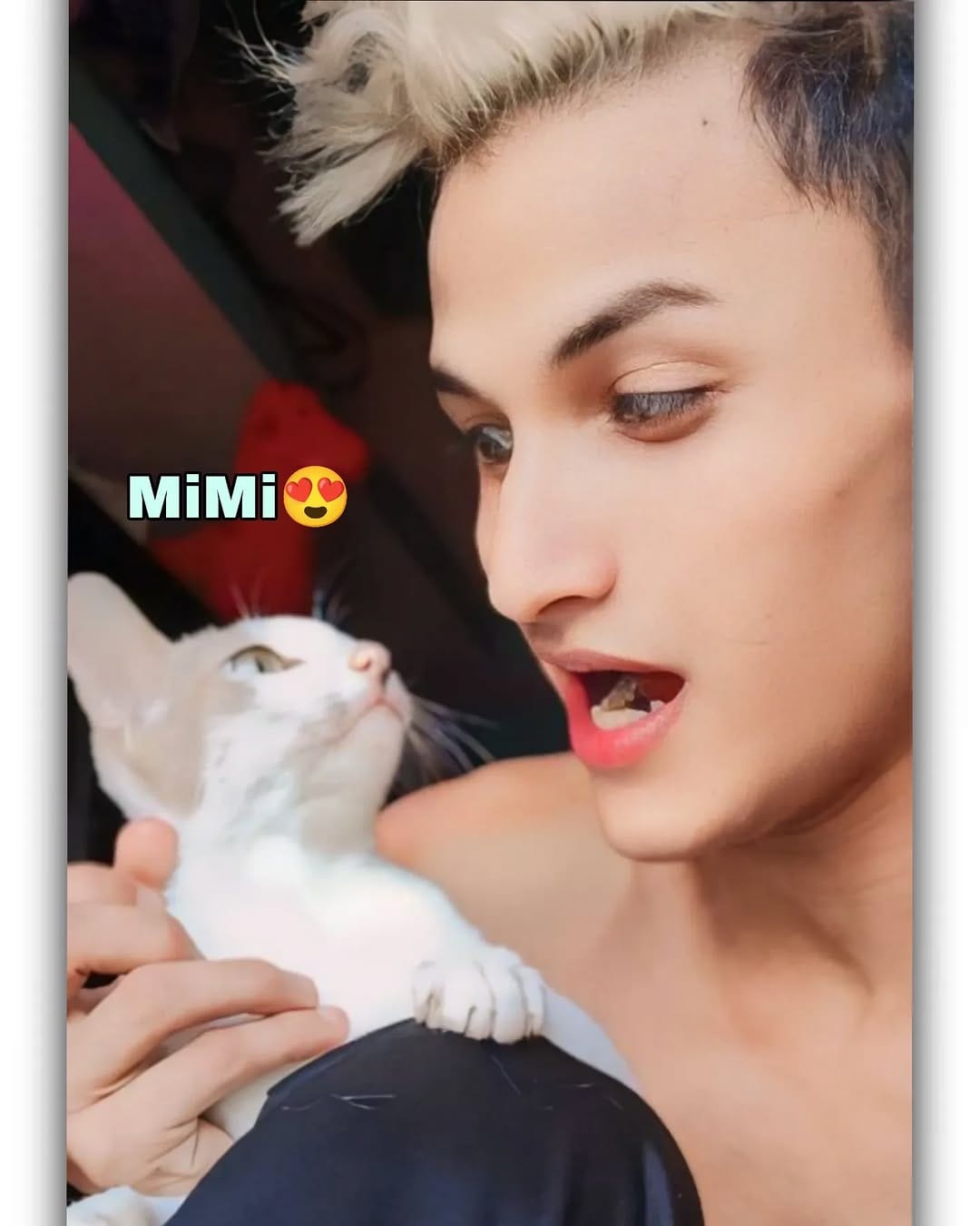 Post 9 by 𝐑𝐨𝐛𝐞 𝐌𝐮𝐣𝐚𝐡𝐢𝐝❦ on Instagram (image)