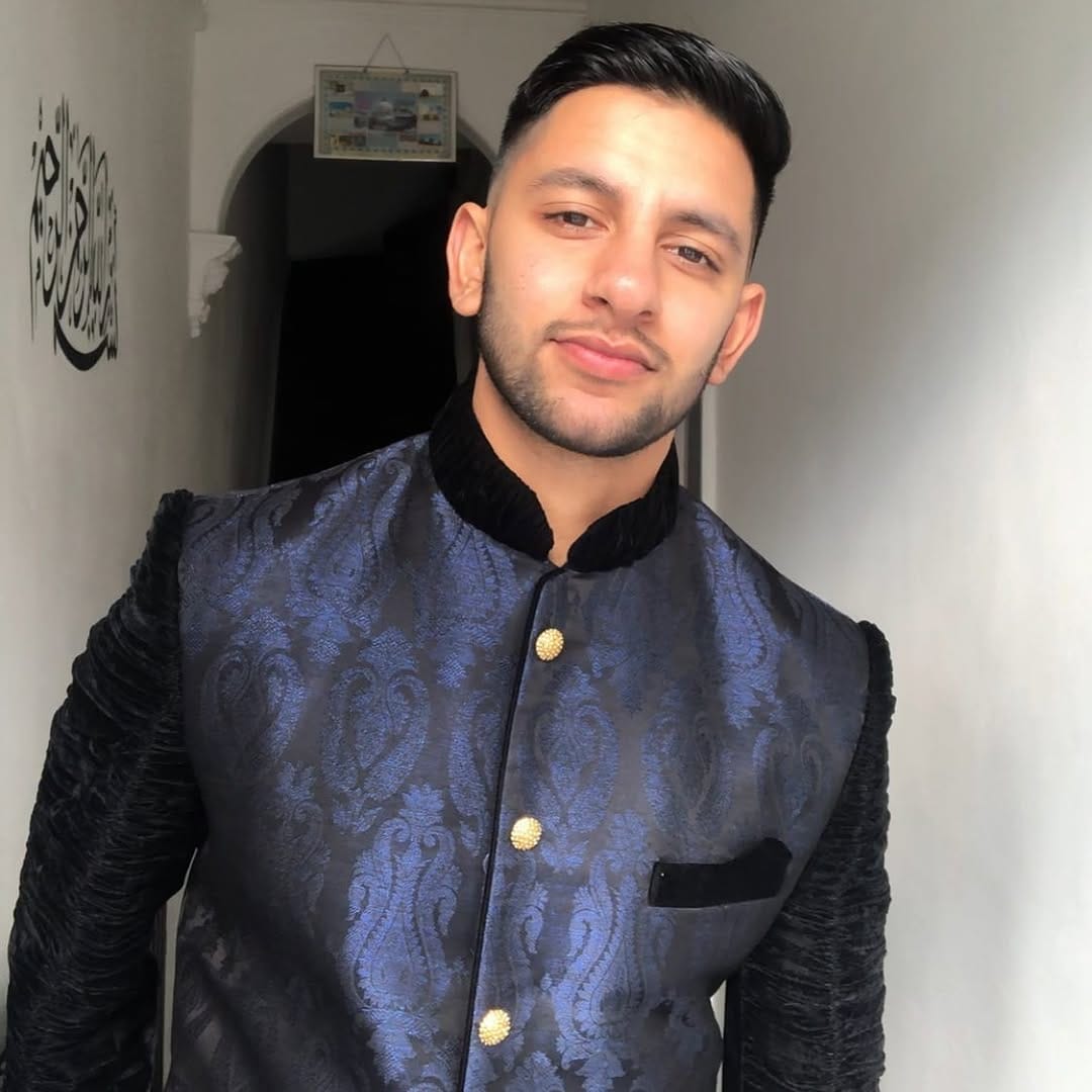 Post 10 by Adris Tariq on Instagram (image)