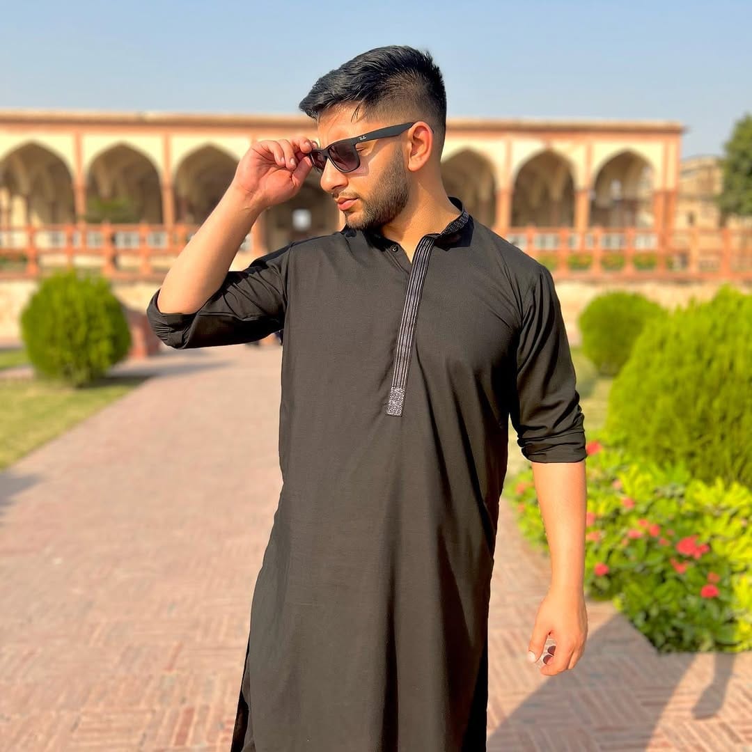 Post 8 by Adris Tariq on Instagram (image)