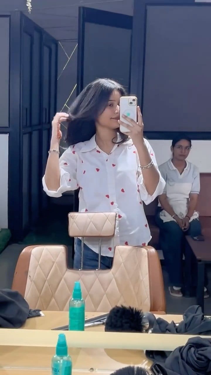 Post 5 by Yashika kharniwal 🕊️ on Instagram (video)