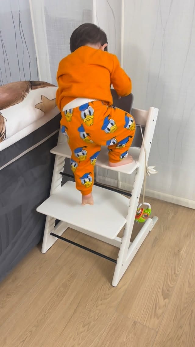 Post 3 by V A L E R I A on Instagram (video)