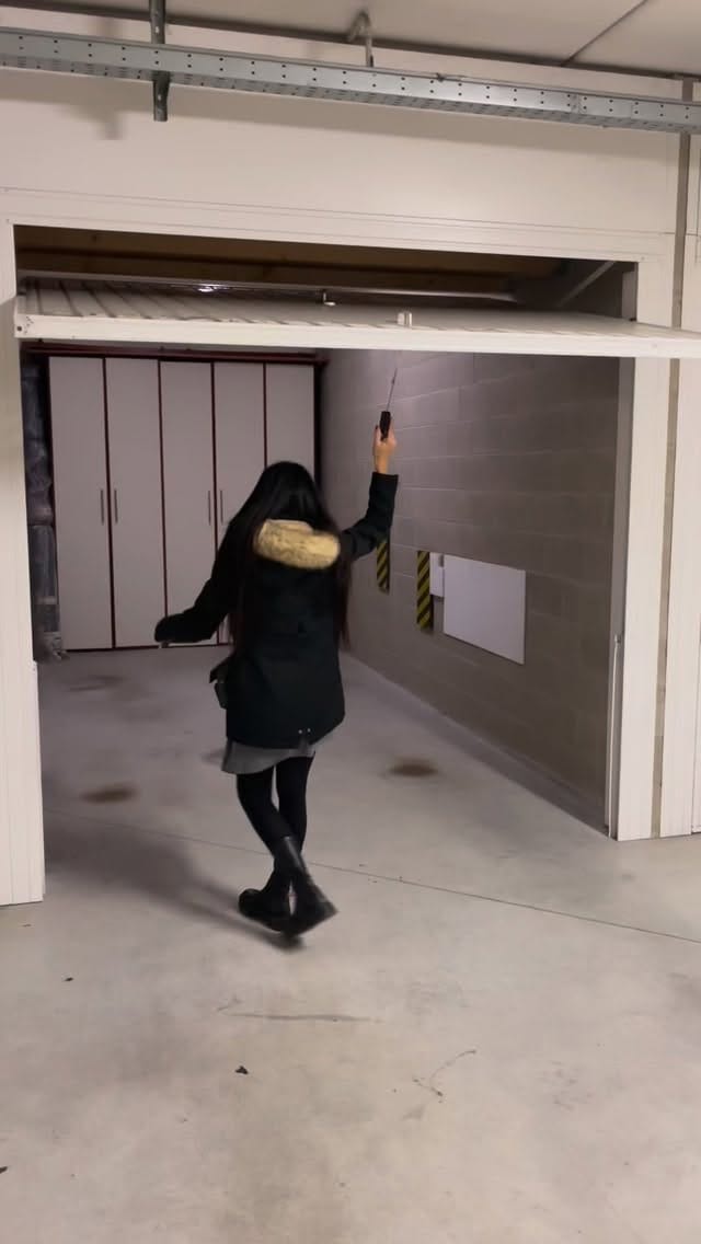 Post 9 by V A L E R I A on Instagram (video)