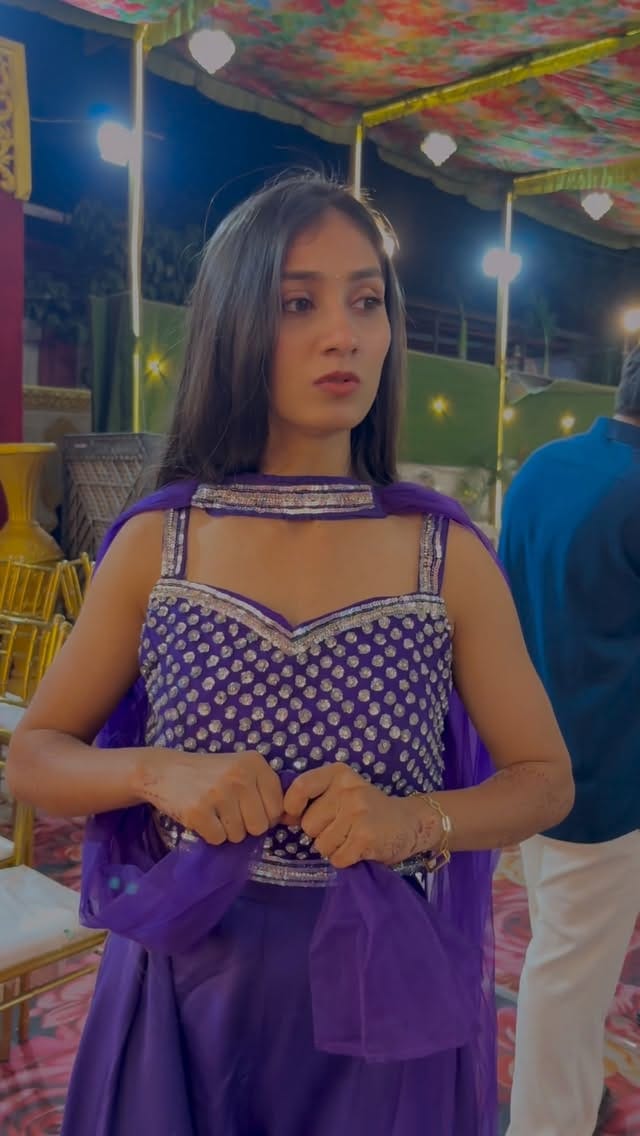 Post 2 by sakshi🦋 on Instagram (video)