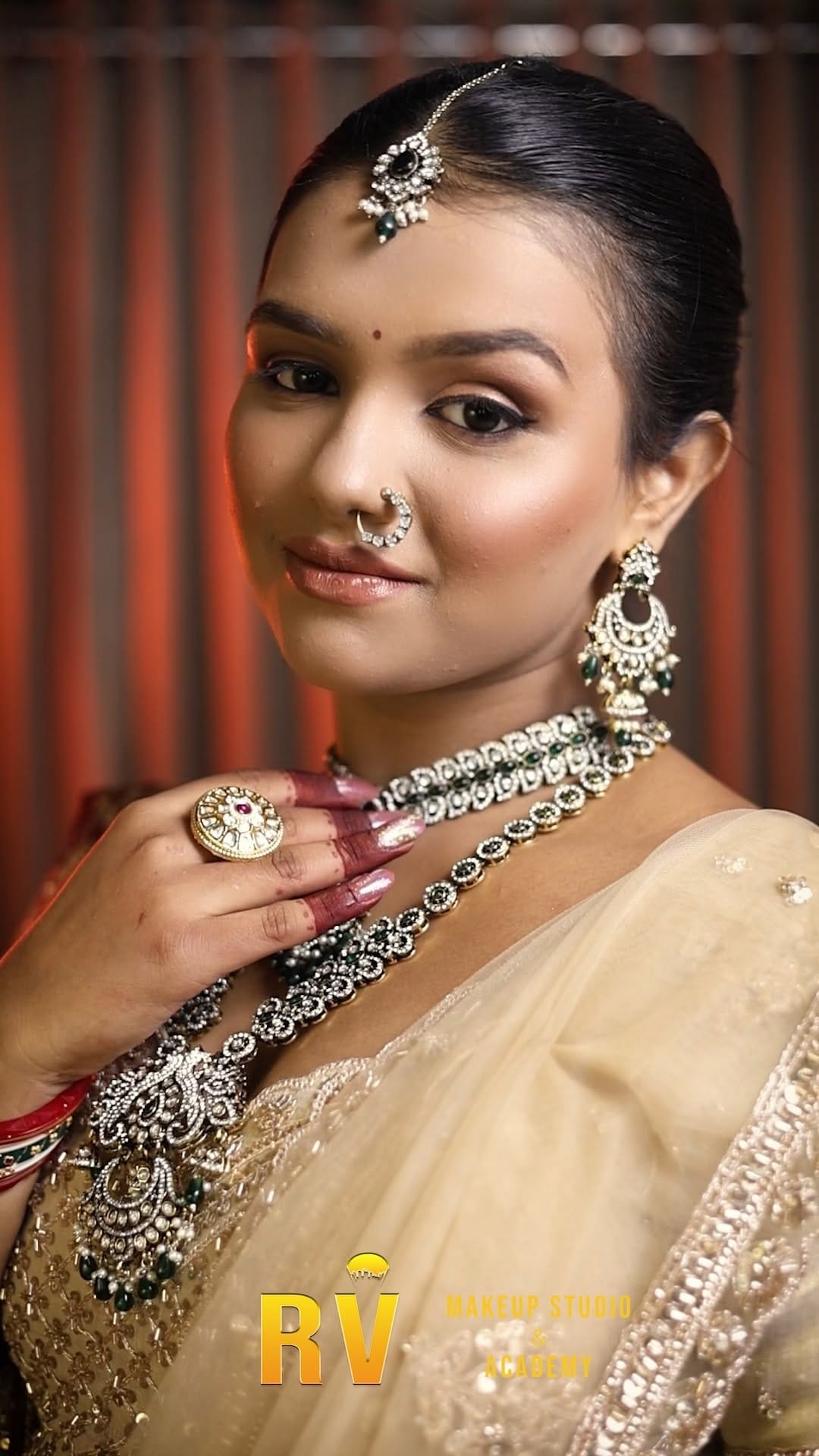 Post 4 by Payal Soni | RV makeup studio on Instagram (video)
