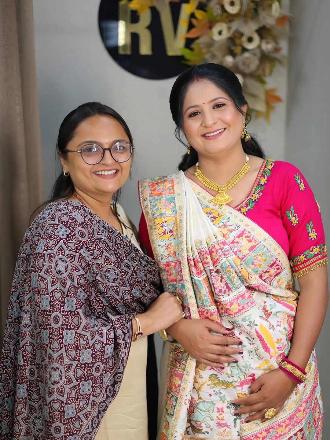 Post 2 by Payal Soni | RV makeup studio on Instagram (carousel)