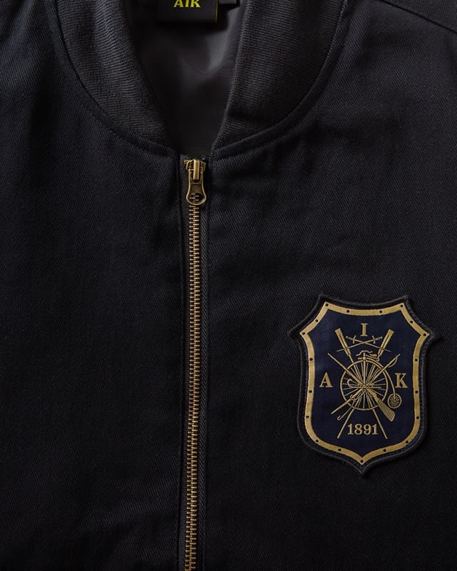 Post 8 by AIK Shop on Instagram (carousel)