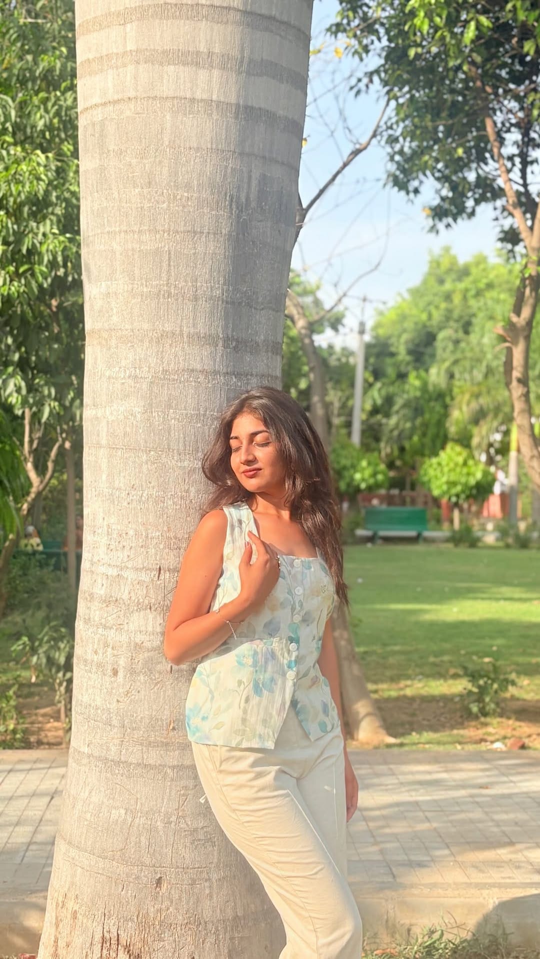 Post 4 by Meenal Thakwani on Instagram (video)