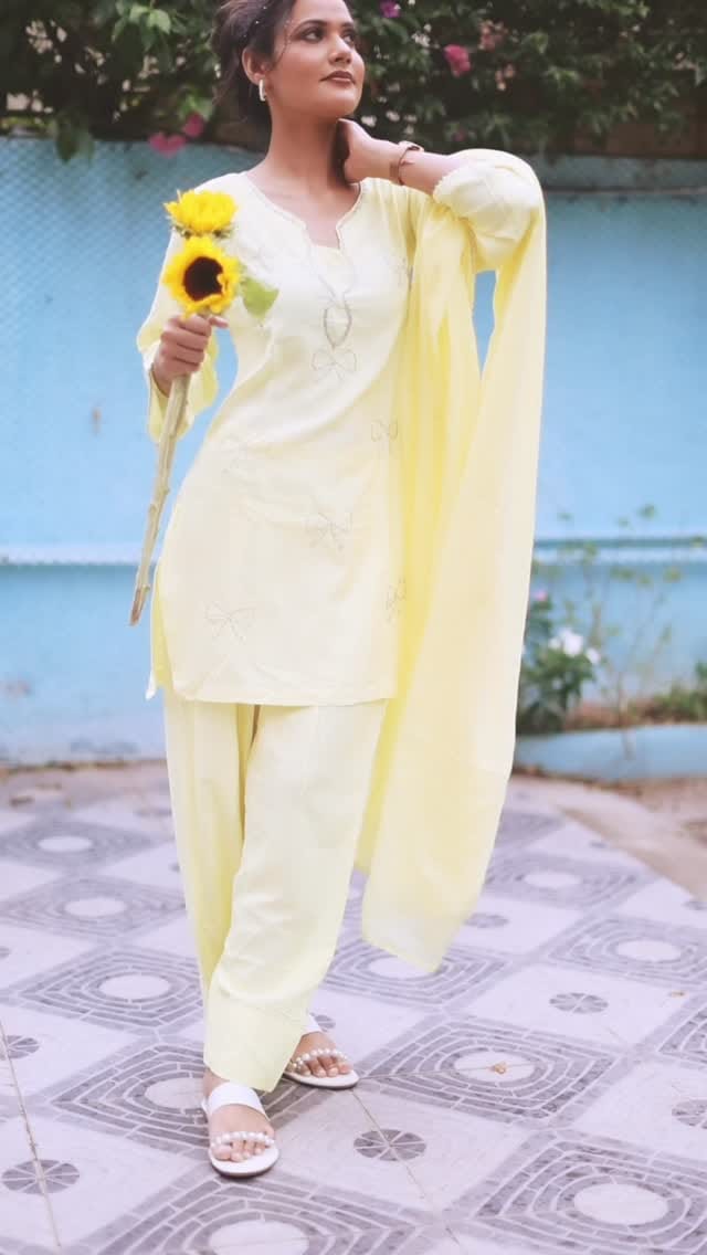 Post 5 by KIRAAN KANWAR on Instagram (video)