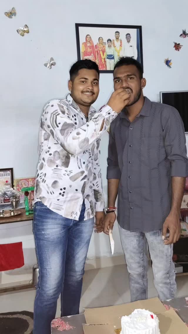 Post 7 by Ashish Chouhan on Instagram (video)