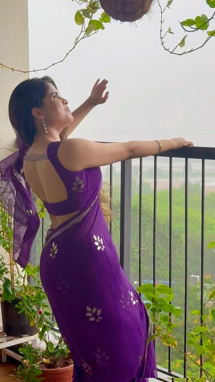 Post 1 by Amruta Deshmukh on Instagram (video)