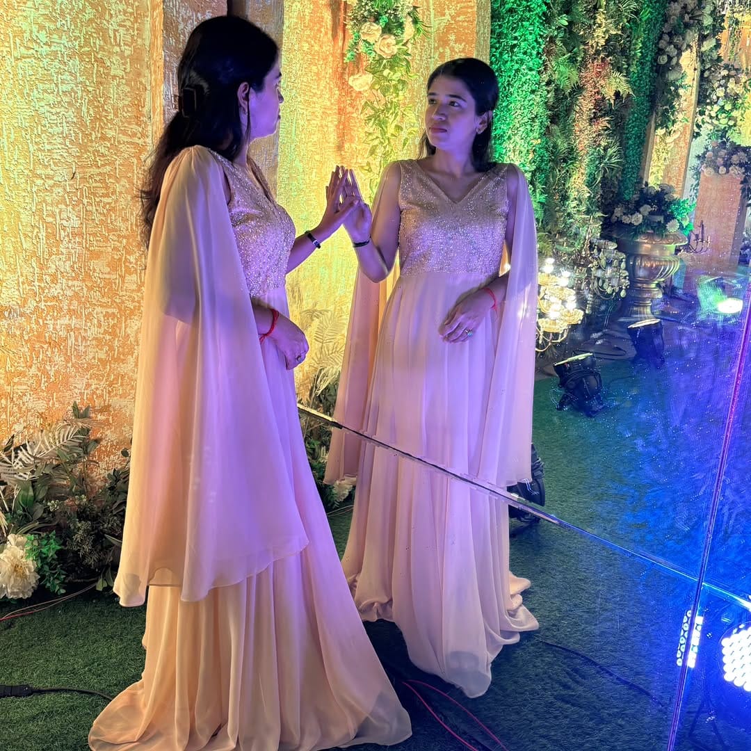 Post 6 by Roshani Chaurasiya on Instagram (carousel)