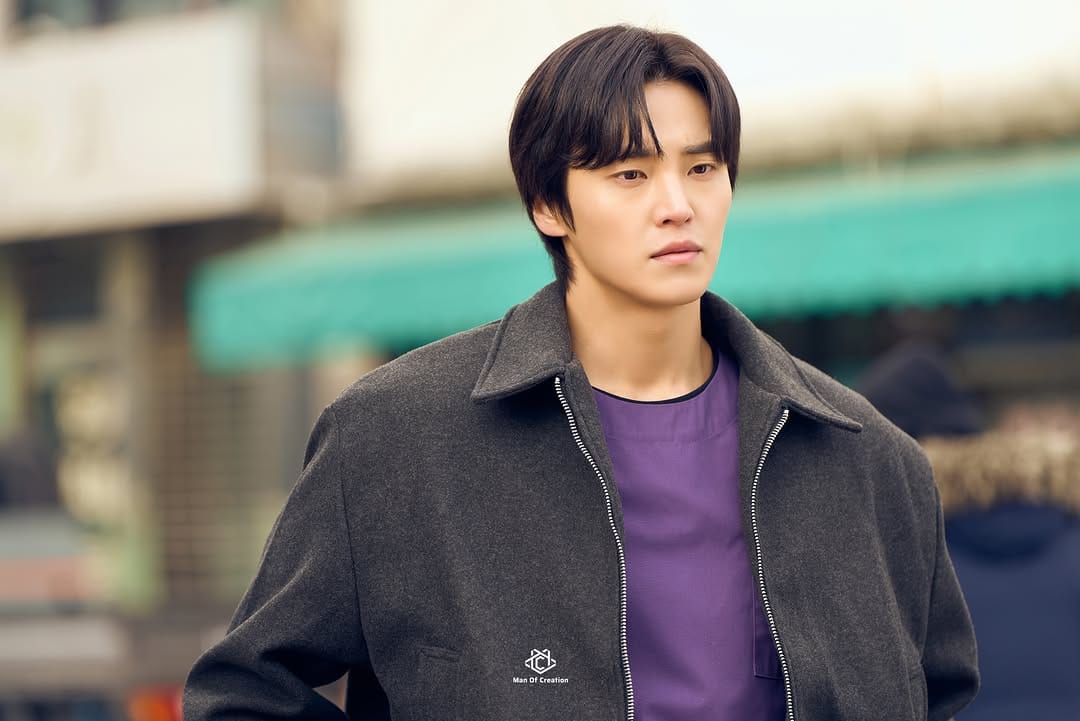 Post 4 by 맨오브크리에이션 공식 📬 on Instagram (carousel)