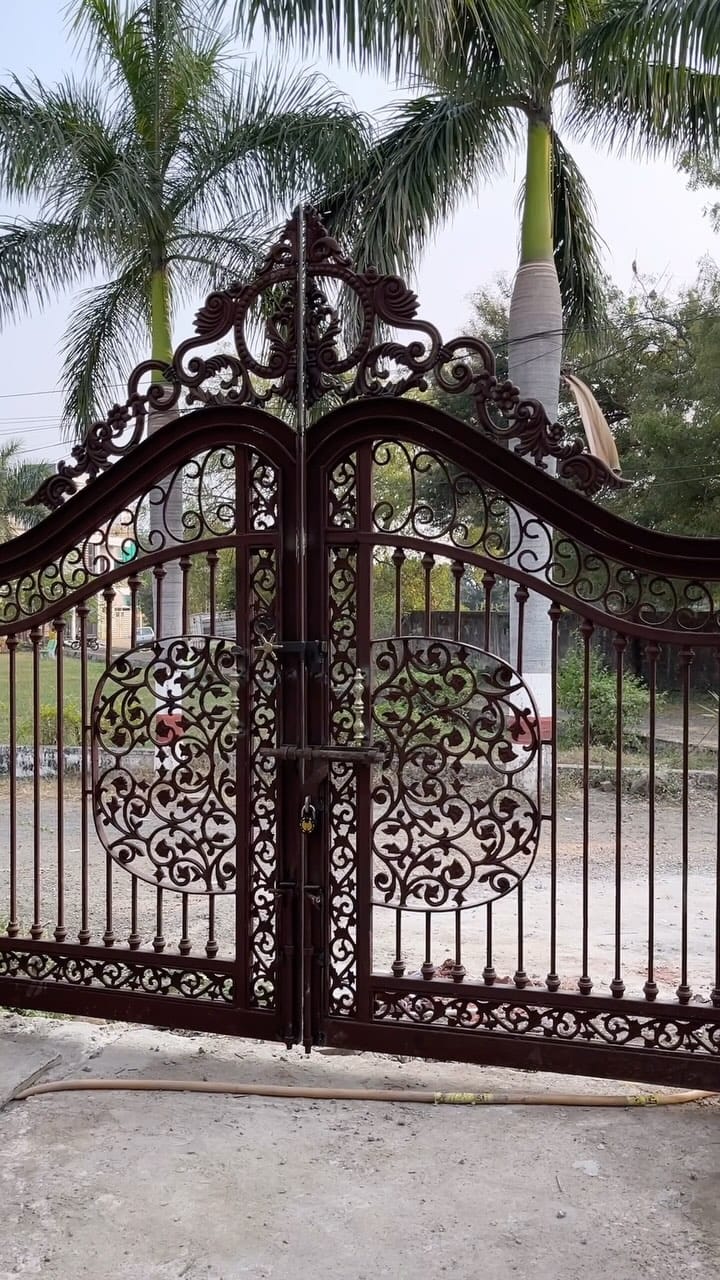 Post 6 by BUGSHAN (INDIA) CONTRACTOR on Instagram (video)