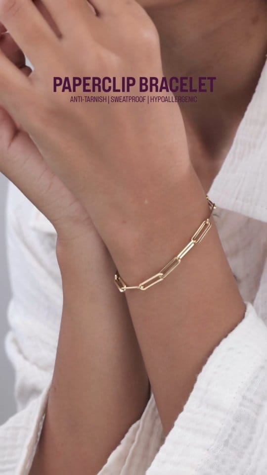 Post 4 by Pradhan's Fashion Accessories on Instagram (video)