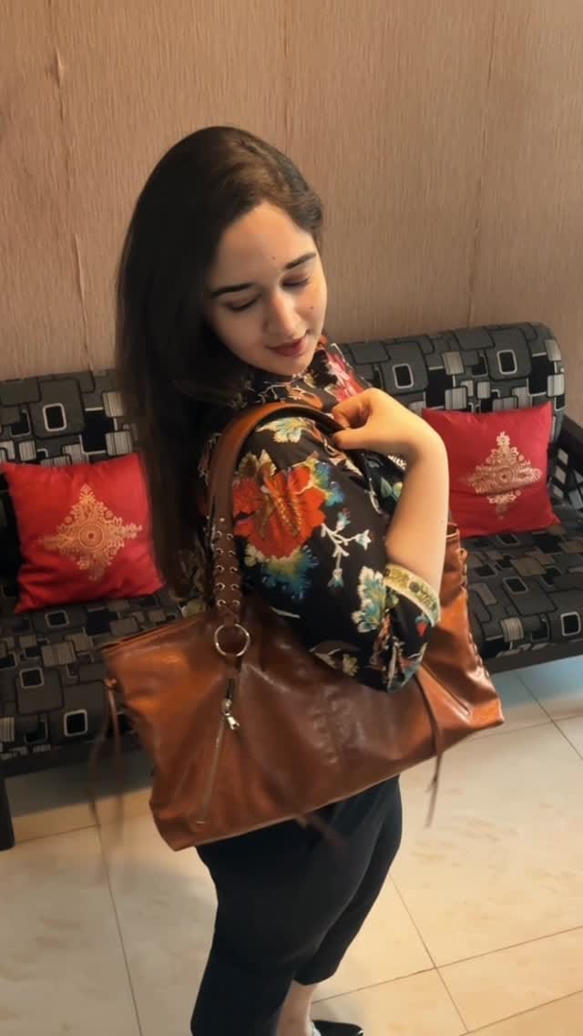 Post 6 by Ananya on Instagram (video)