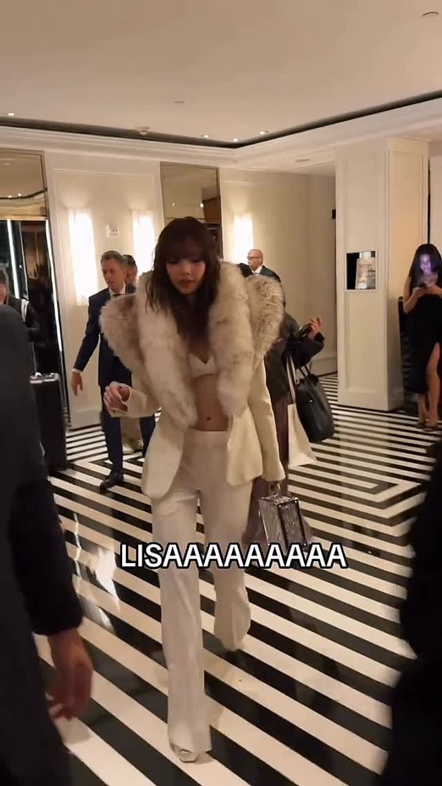 Post 5 by LISA BLACKPINK (리사) 🐣 on Instagram (video)