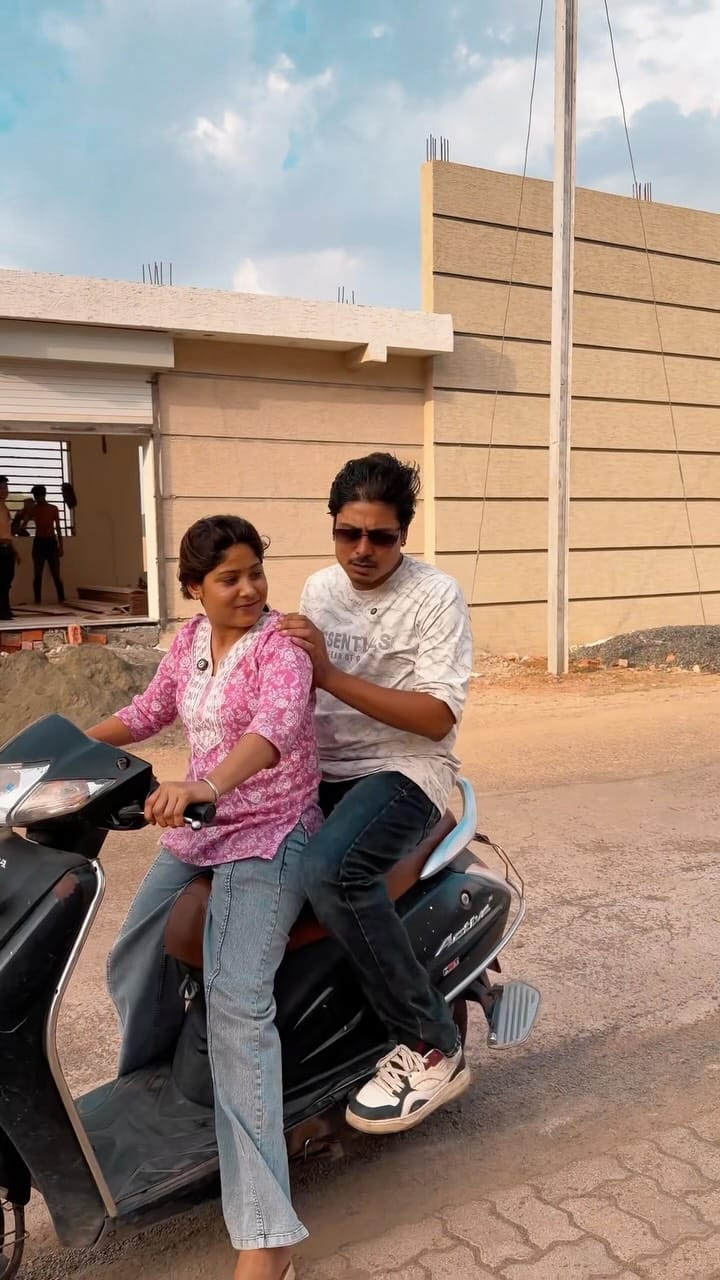 Post 2 by Kapil Raghuwanshi on Instagram (video)
