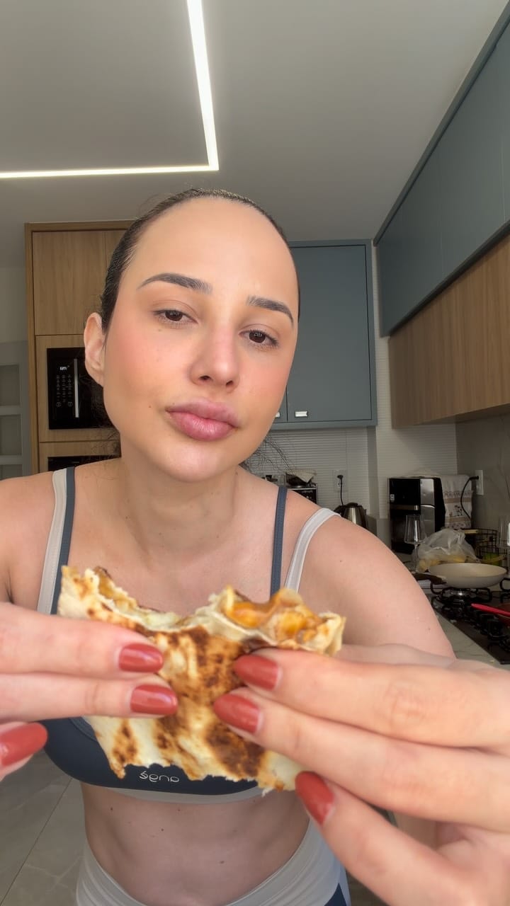 Post 5 by Rafaela Fonseca on Instagram (video)