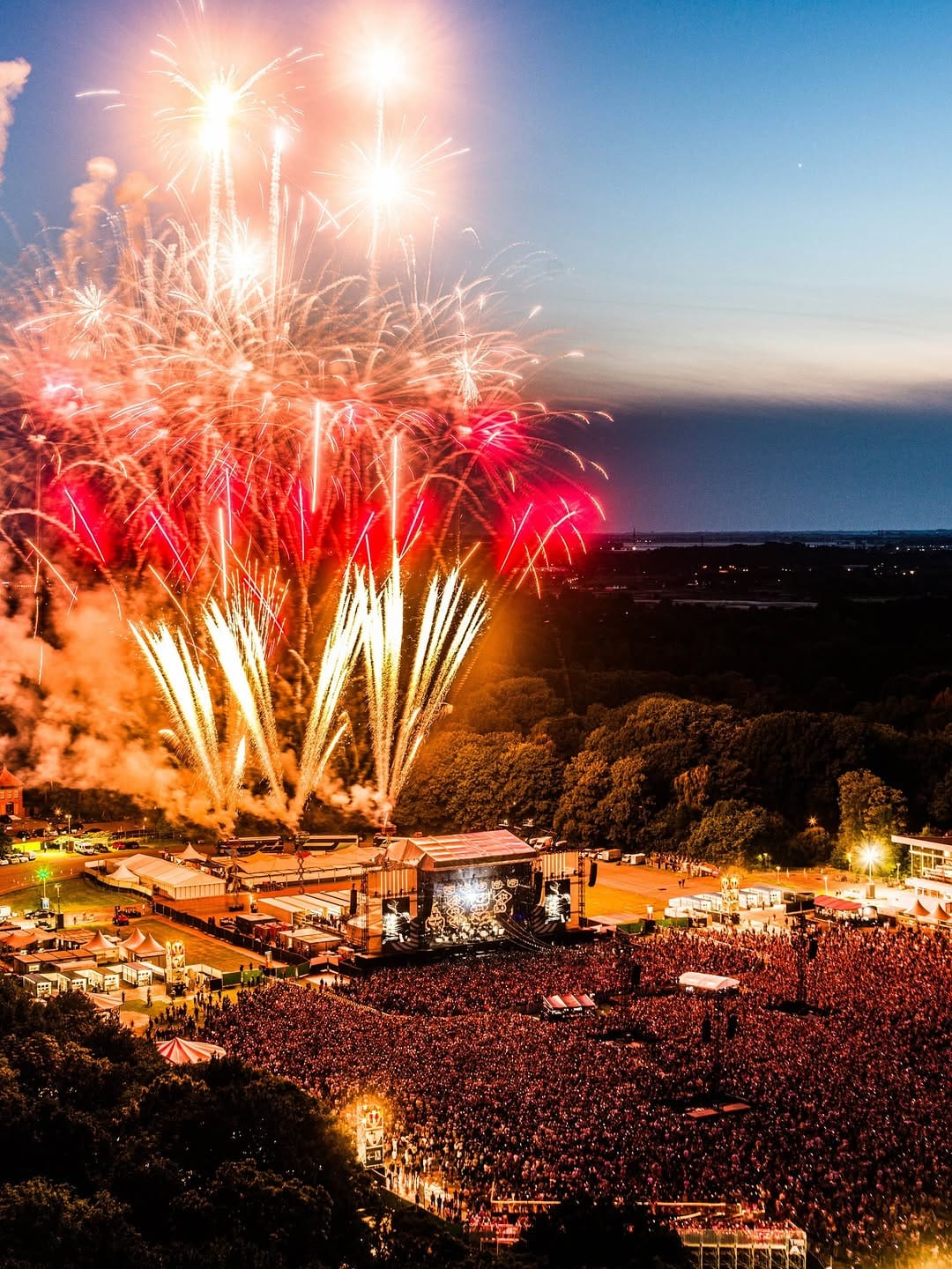 Post 3 by SPOT Muziek on Instagram (carousel)